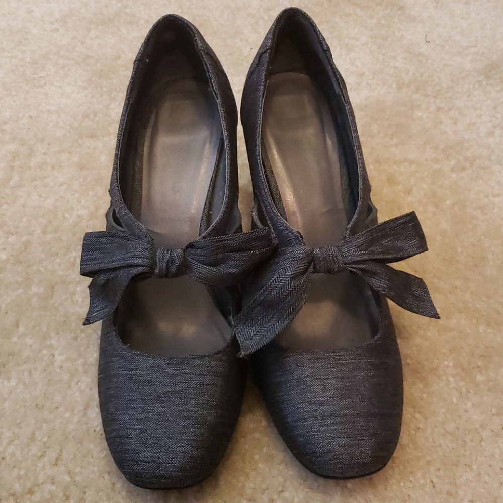 Ann Marino Grey Bow Heels